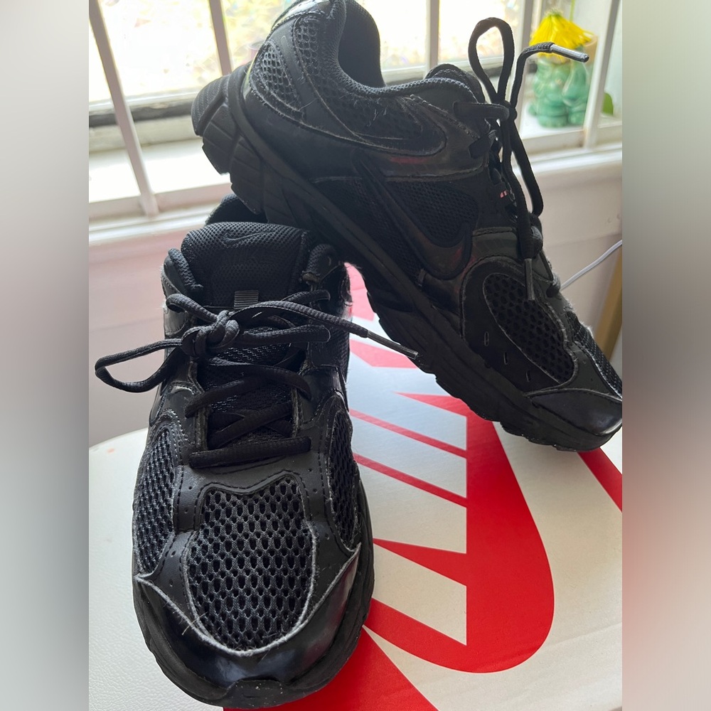Nike V5 RNR Sneakers- Youth